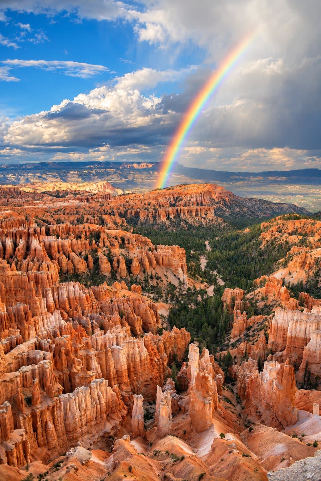 A rainbow over the Bryce Canyon amphitheater from Inspiration Point
